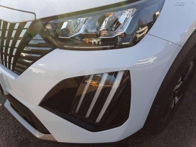 Weiß metallic Gebraucht 2023 Peugeot 2008 Allure SUV | 25.800 € (Etwas zu teuer) - Bild 1/4