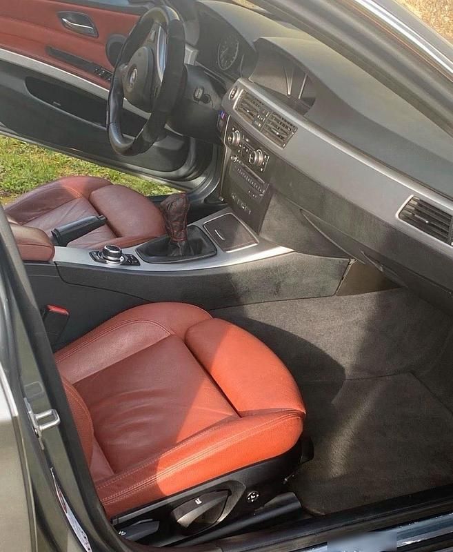 Gebraucht BMW 320 185 PS (136 kW) 2010 Grau Kombi