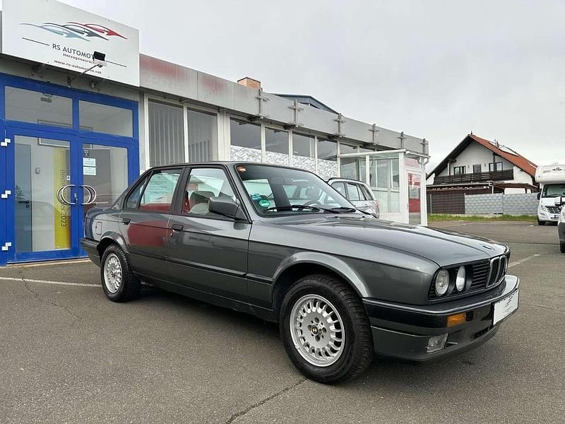 Gebraucht BMW 325 170 PS (125 kW) 1988 Delfingrau met. Limousine