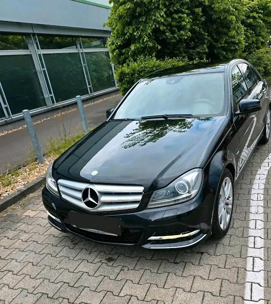 Używany Mercedes C250 204 KM (150 kW) 2011 Czarny Sedan/Limuzyna