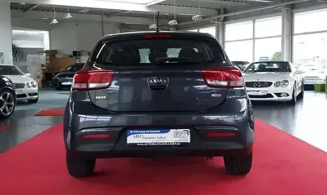 Gebraucht Kia Rio 101 PS (74 kW) 2017 Grau Limousine