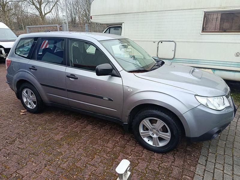 Gebraucht Subaru Forester Active 147 PS (108 kW) 2011 Grau SUV