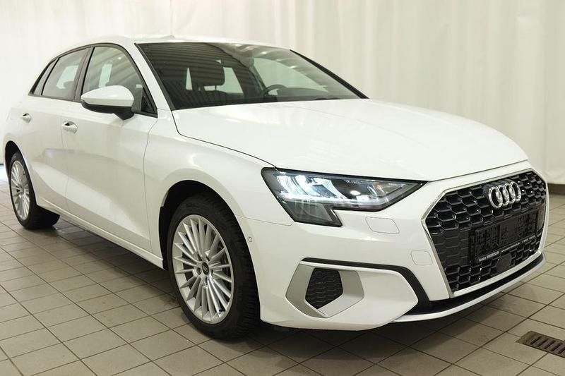 Weiß Gebraucht 2023 Audi A3 Sportback e-tron Advanced Limousine | 25.000 € (Guter Preis) - Bild 1/4