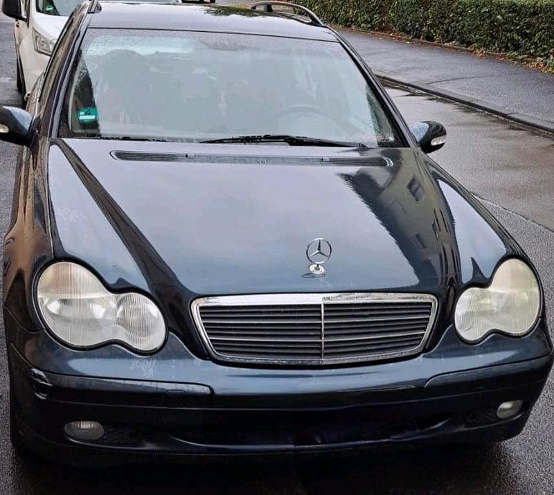 Blau Gebraucht 2002 Mercedes C180 Kombi | 600 € (Superpreis) - Bild 1/4