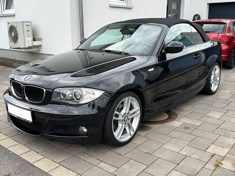 Schwarz Gebraucht 2011 BMW 118 Cabriolet M Sport Cabrio | 8.700 € (Fairer Preis) - Bild 1/4