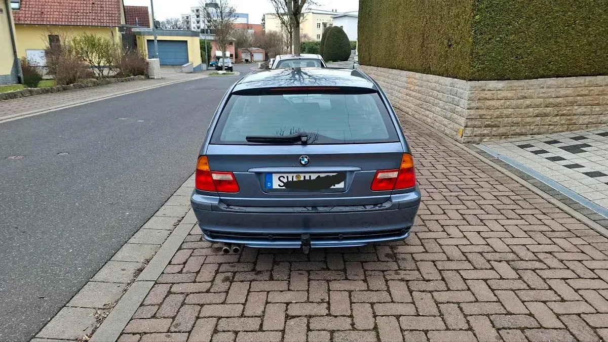 Gebraucht BMW 320 150 PS (110 kW) 2000 Blau Kombi
