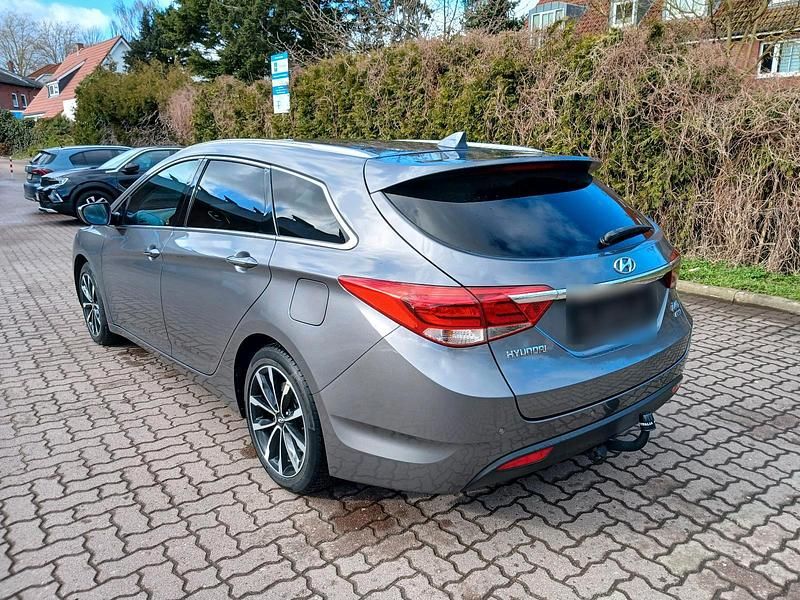 Gebraucht Hyundai i40 116 PS (85 kW) 2016 Grau Kombi