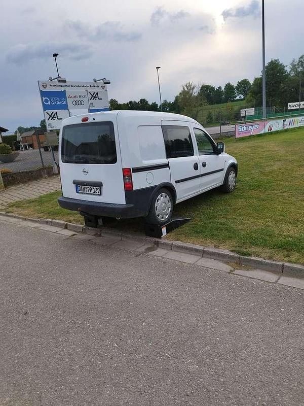 Gebraucht Opel Combo 94 PS (69 kW) 2011 Van