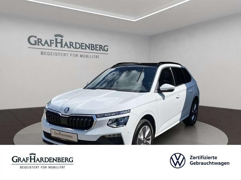 Moonweiss metallic Gebraucht 2024 Skoda Kamiq Selection SUV | 29.666 € (Etwas zu teuer) - Bild 1/4