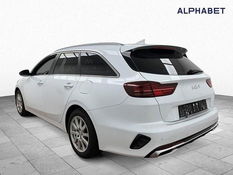 Gebraucht Kia Ceed Vision 141 PS (103 kW) 2023 Carraraweiss (metallic) Kleinwagen