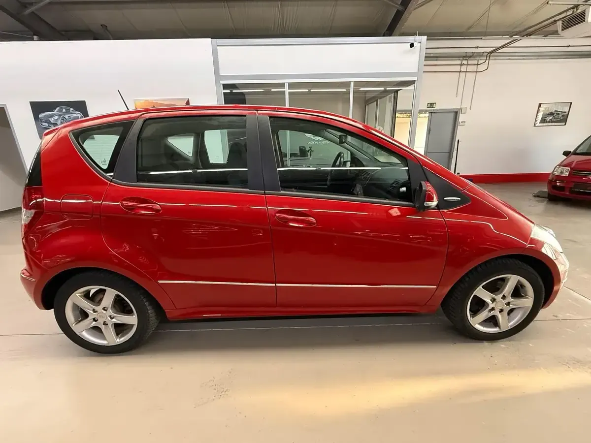 Gebraucht Mercedes A200 140 PS (102 kW) 2010 Rot Limousine