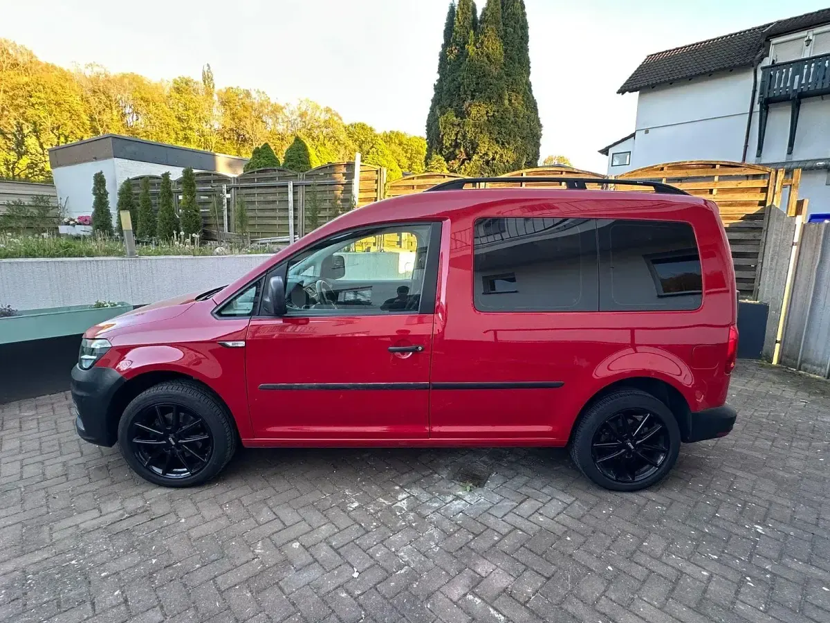 Gebraucht VW Caddy 102 PS (75 kW) 2016 Rot Van / Kleinbus
