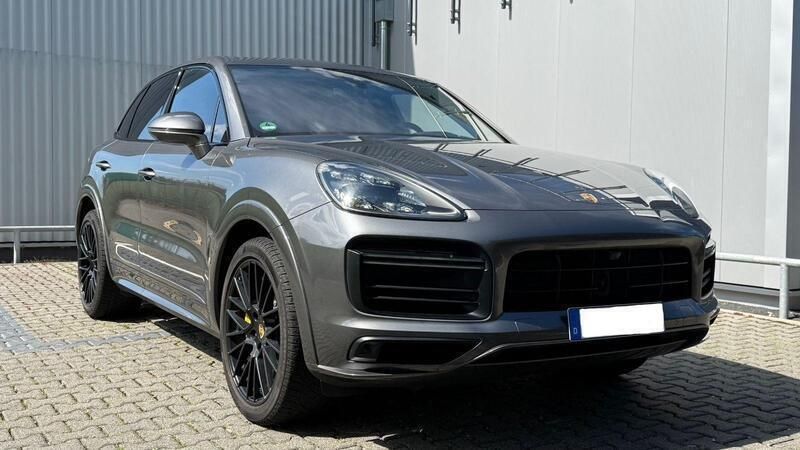 Grau Gebraucht 2019 Porsche Cayenne Turbo SUV | 84.500 € (Teuer) - Bild 1/4