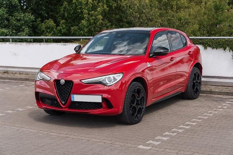 Rot Gebraucht 2022 Alfa Romeo Stelvio Quadrifoglio SUV | 51.900 € (Superpreis) - Bild 1/4