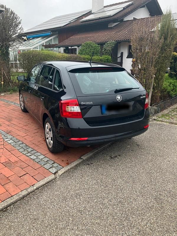 Gebraucht Skoda Rapid Ambition 90 PS (66 kW) 2016 Schwarz Kleinwagen