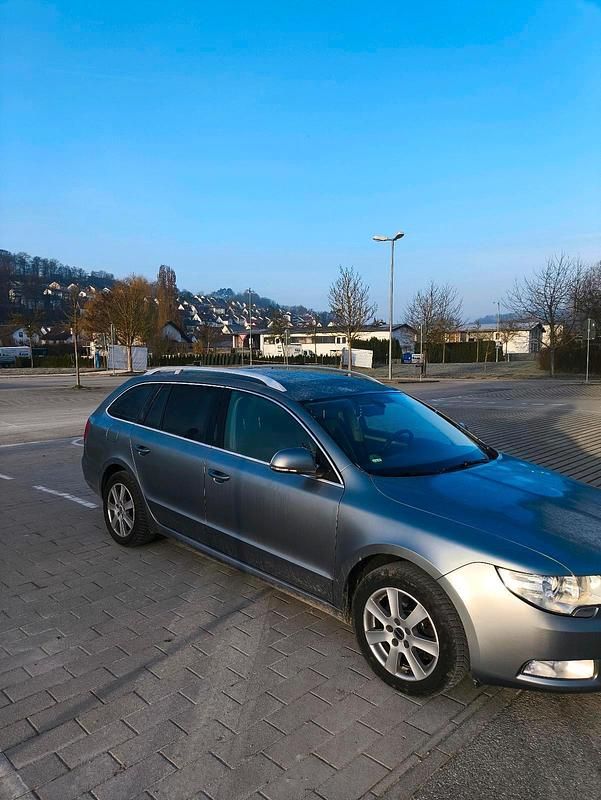 Gebraucht Skoda Superb 140 PS (102 kW) 2012 Silber Kombi