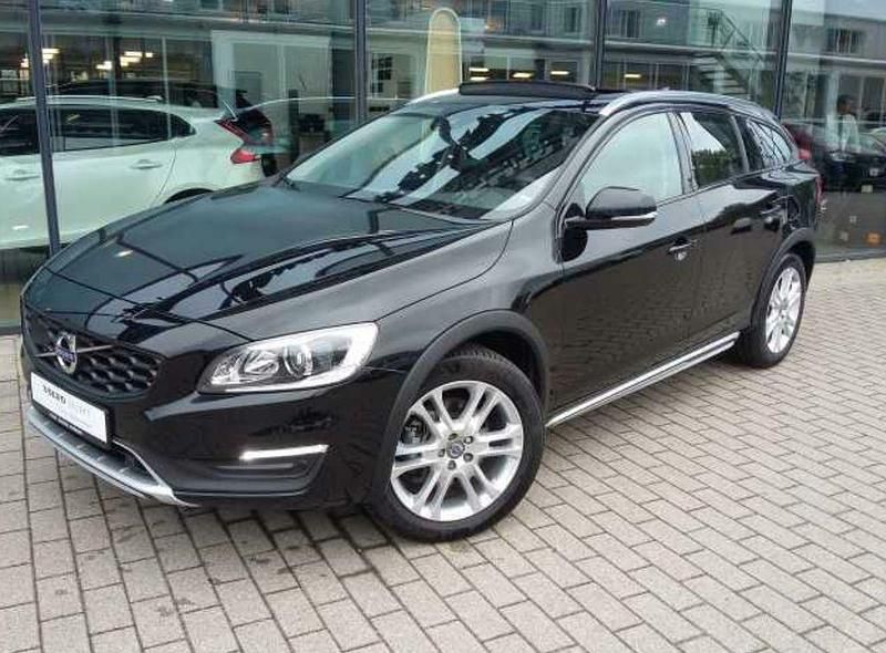 Schwarz Gebraucht 2016 Volvo V60 CC Summum Kombi | 14.500 € (Fairer Preis) - Bild 1/4
