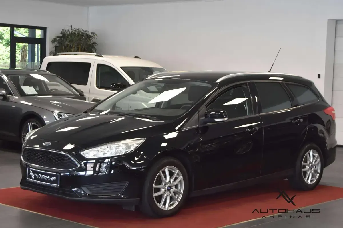Gebraucht Ford Focus Trend 125 PS (91 kW) 2016 Iridiumschwarz metallic Kombi