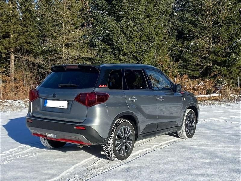 Gebraucht Suzuki Vitara Comfort 129 PS (94 kW) 2022 Grau SUV