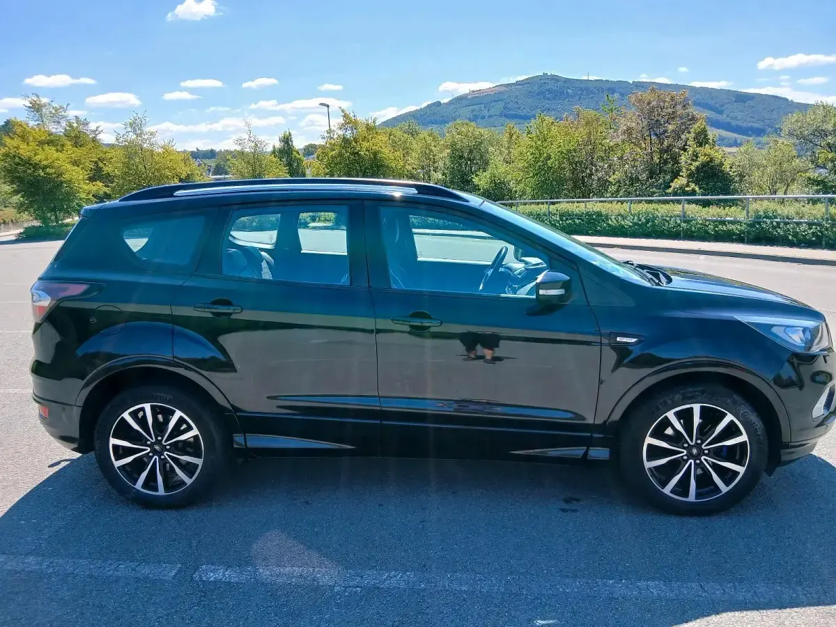 Gebraucht Ford Kuga ST-Line 150 PS (110 kW) 2019 Schwarz SUV