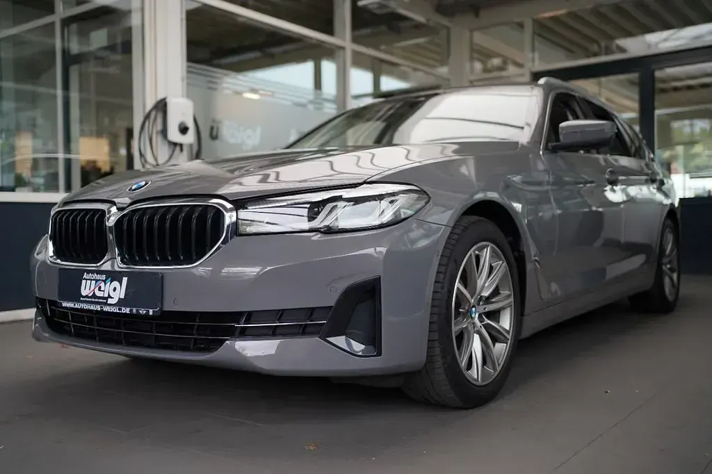 Gebraucht BMW 520 Sport Line 190 PS (139 kW) 2022 Schwarz Limousine
