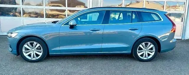Gebraucht Volvo V60 Momentum 197 PS (144 kW) 2021 Grau Kombi