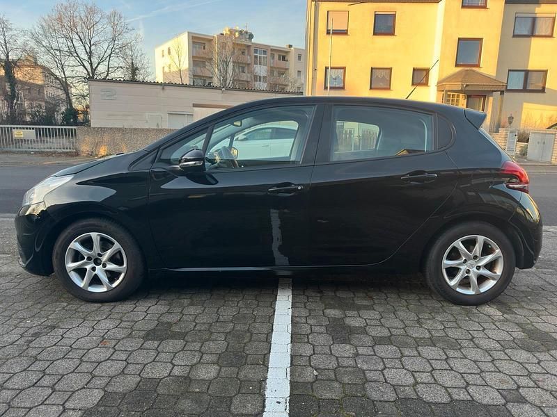 Gebraucht Peugeot 208 100 PS (73 kW) 2017 Schwarz Kleinwagen