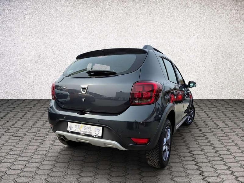 Gebraucht Dacia Sandero Celebration 90 PS (66 kW) 2018 Kometengrau metallic Kleinwagen