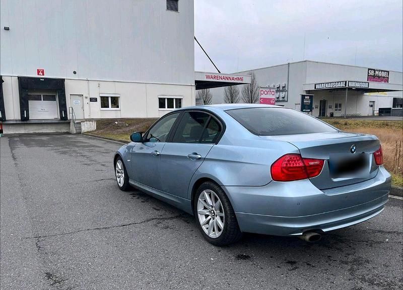 Gebraucht BMW 320 M Sport 170 PS (125 kW) 2009 Blau Limousine