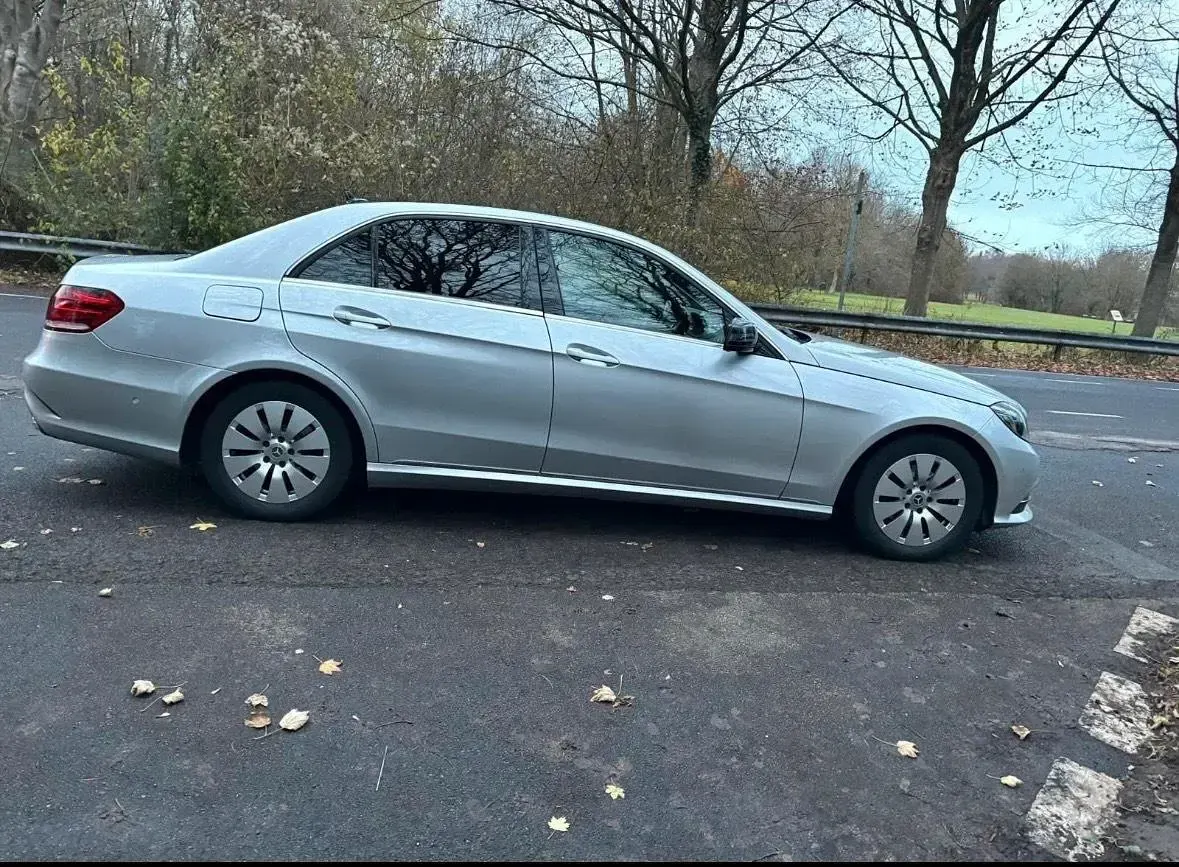 Gebraucht Mercedes E200 136 PS (100 kW) 2015 Silber Limousine