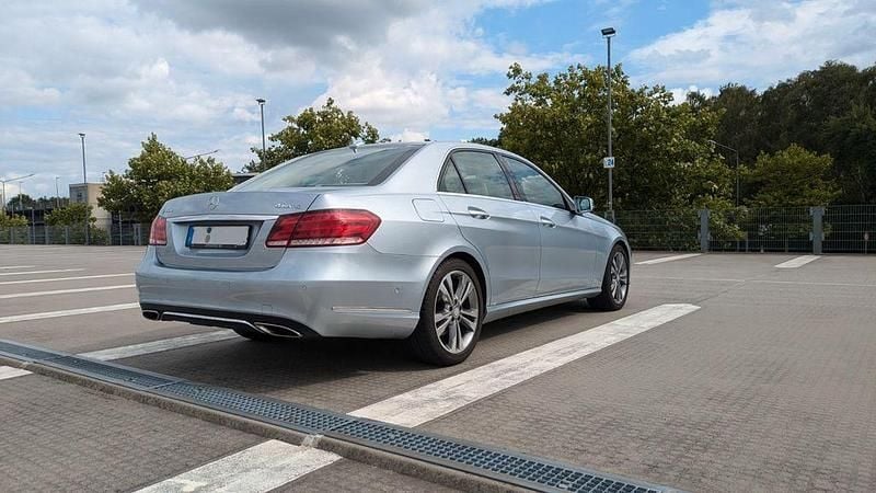 Gebraucht Mercedes E400 Avantgarde 333 PS (244 kW) 2013 Silber Limousine