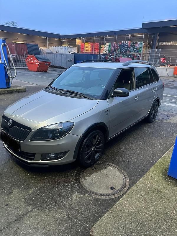 Grau Gebraucht 2014 Skoda Fabia Monte Carlo Kombi | 4.990 € (Fairer Preis) - Bild 1/4