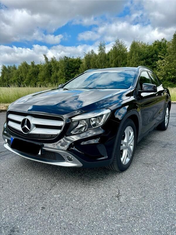 Schwarz Gebraucht 2015 Mercedes GLA220 SUV | 17.700 € (Guter Preis) - Bild 1/4