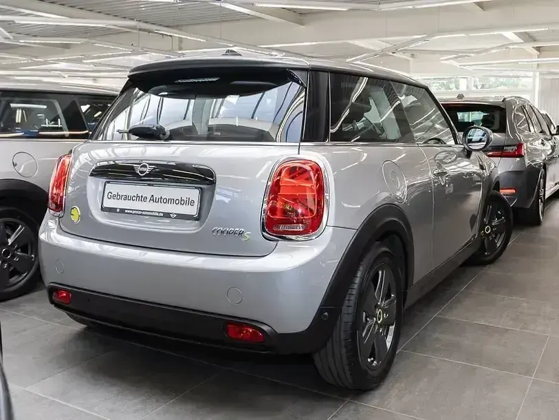 Gebraucht Mini Cooper SE 135 kW (184 PS) 2023 Silber Kleinwagen