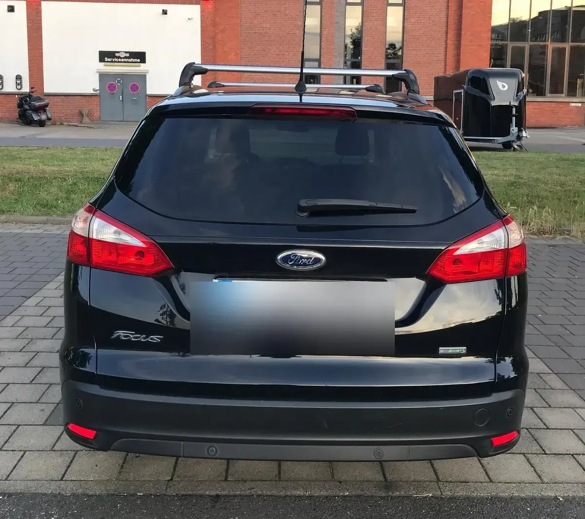 Gebraucht Ford Focus 125 PS (91 kW) 2014 Schwarz Kombi