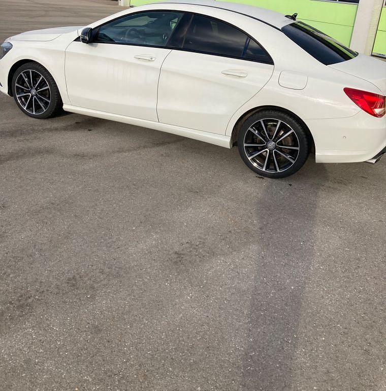 Weiß Gebraucht 2014 Mercedes CLA180 Urban Limousine | 14.500 € (Guter Preis) - Bild 1/4