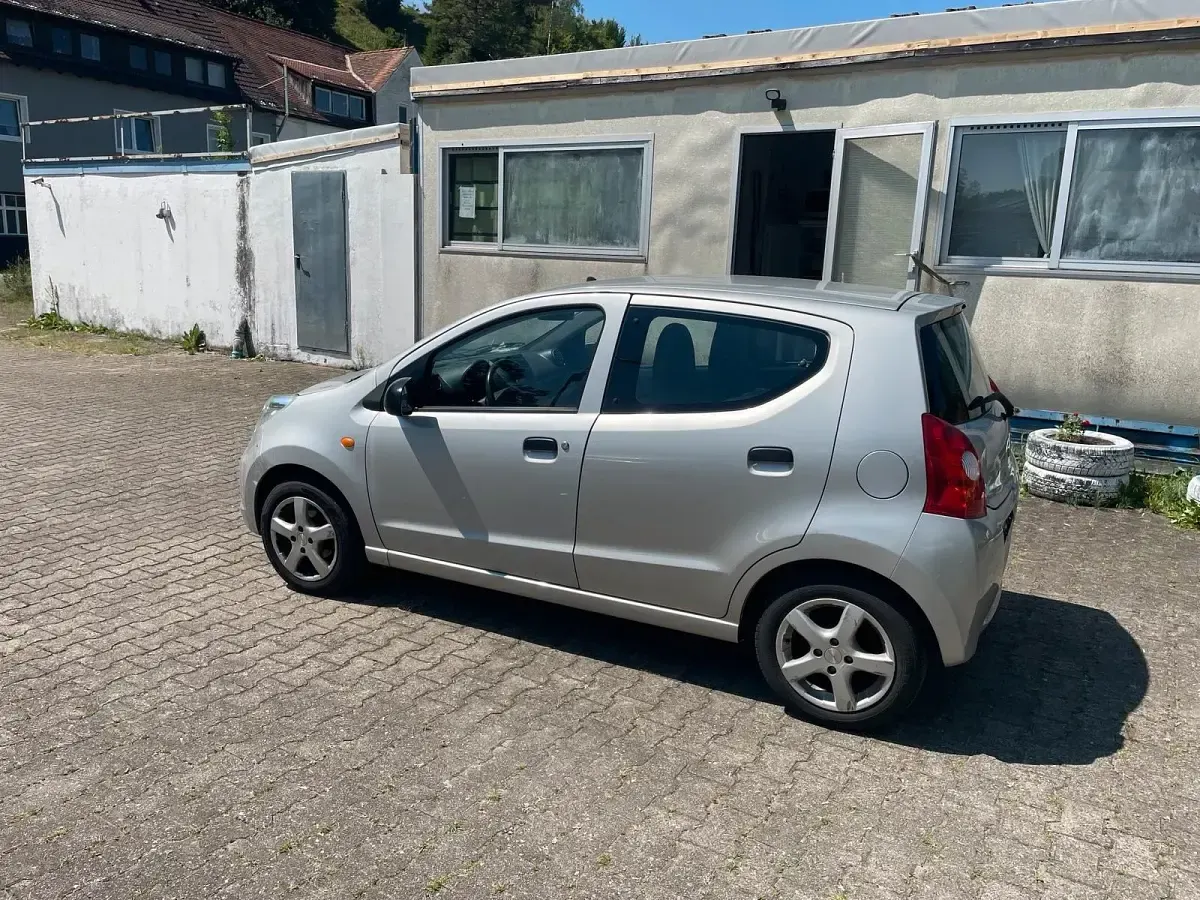 Gebraucht Suzuki Alto 68 PS (50 kW) 2010 Silber Kleinwagen