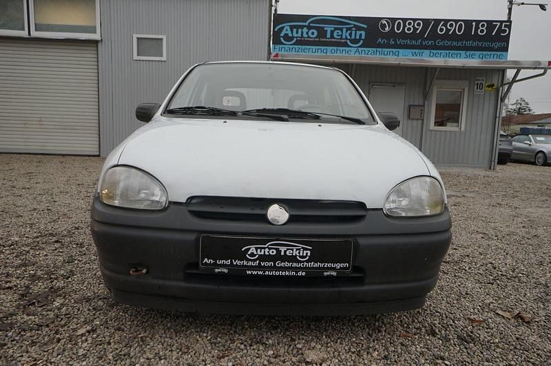 Gebraucht Opel Corsa 45 PS (33 kW) 1996 Weiß Kleinwagen