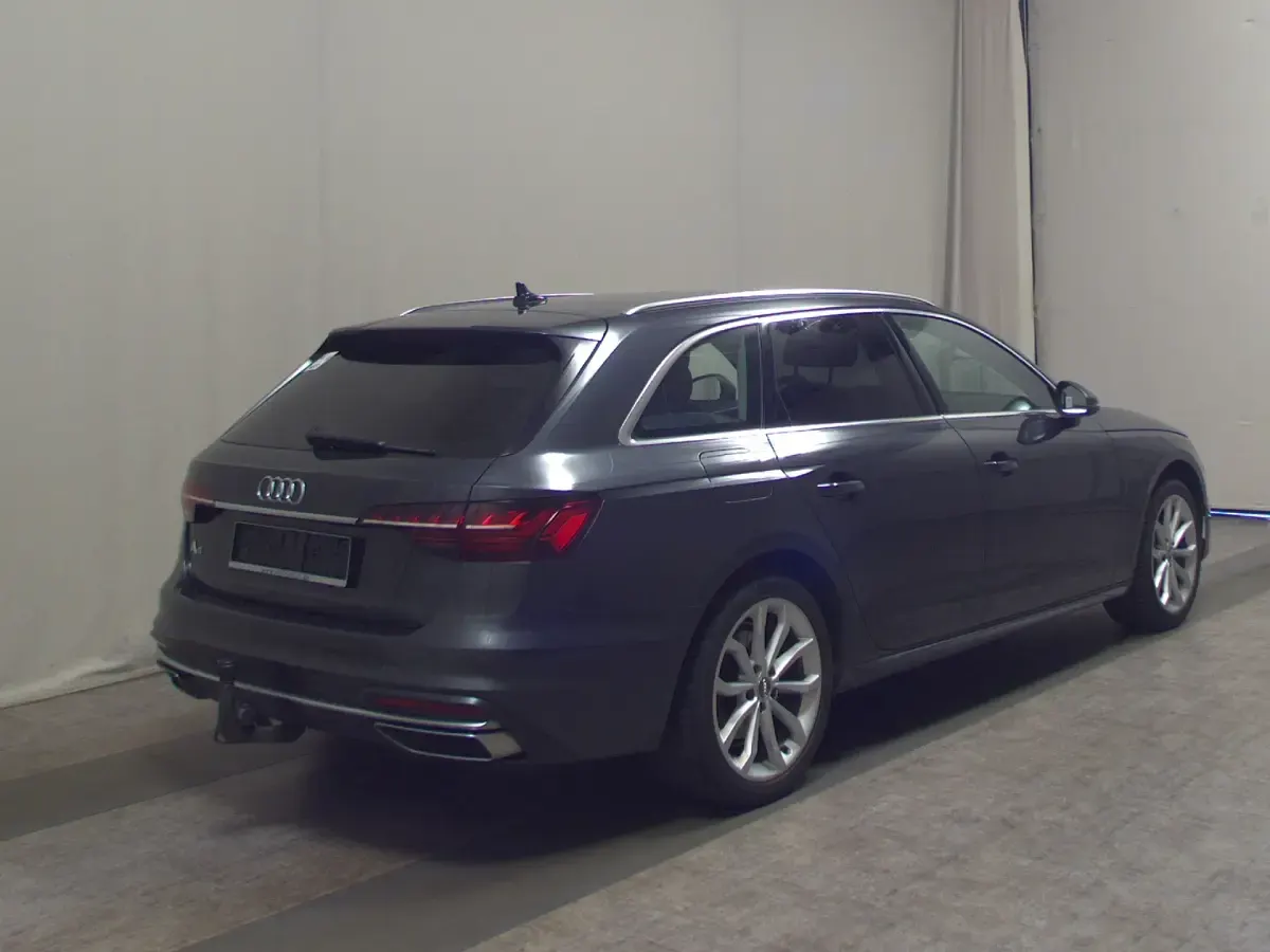 Używany Audi A4 Advanced 204 KM (150 kW) 2020 Szary Kombi