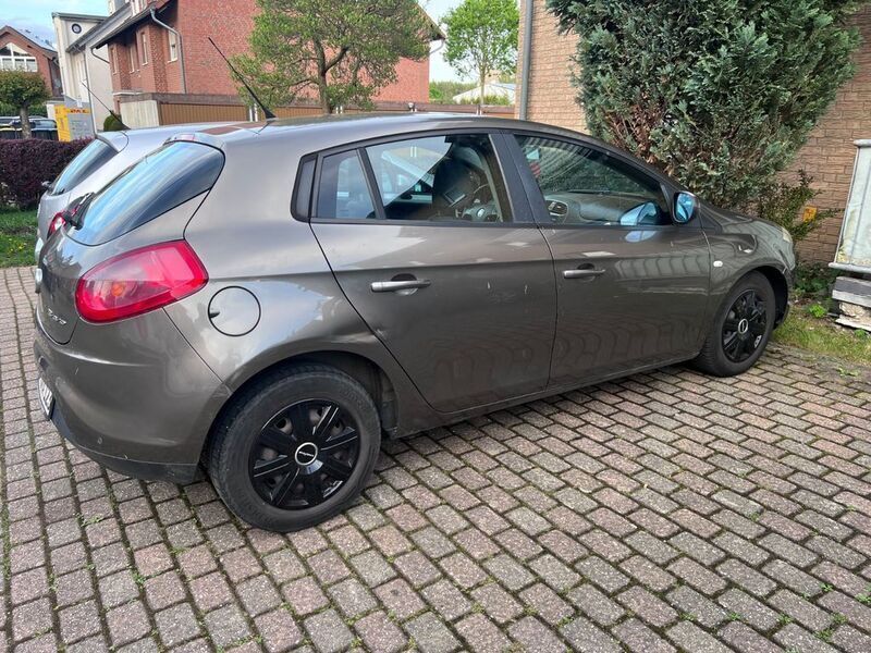 Braun Gebraucht 2007 Fiat Bravo Active Kleinwagen | 2.000 € (Etwas zu teuer) - Bild 1/4