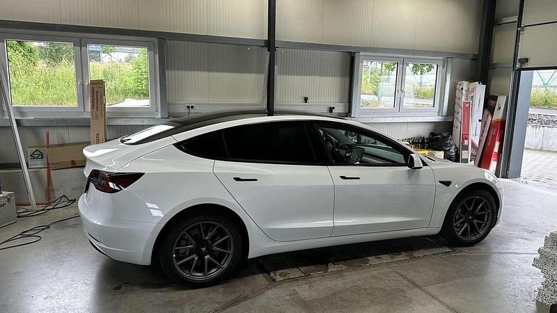 Gebraucht Tesla Model 3 RWD 208 kW (283 PS) 2022 Weiß Limousine