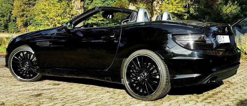 Schwarz Gebraucht 2013 Mercedes SLK350 AMG line Cabrio | 29.900 € (Teuer) - Bild 1/4