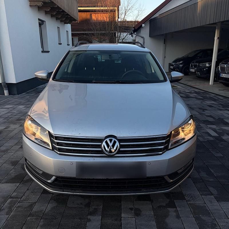 Grau Gebraucht 2012 VW Passat Limousine | 7.100 € (Guter Preis) - Bild 1/4