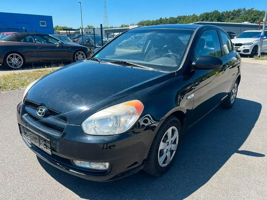 Gebraucht Hyundai Accent 97 PS (71 kW) 2010 Schwarz Limousine