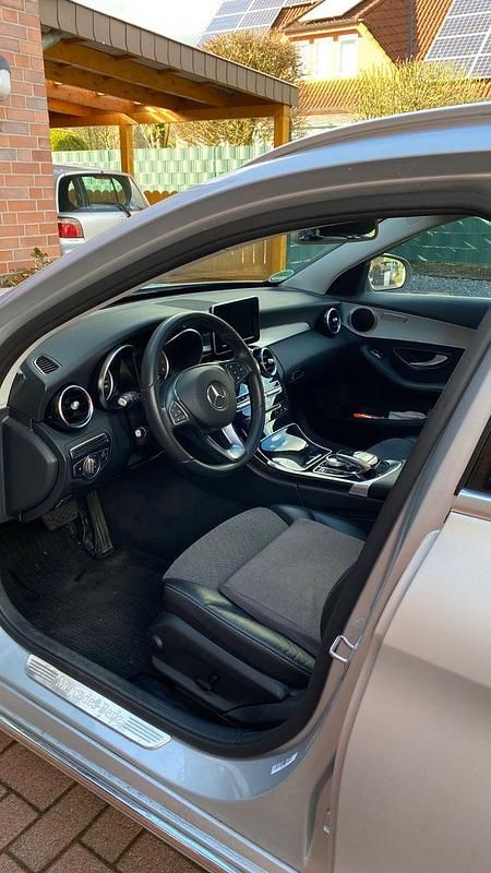 Silber Gebraucht 2017 Mercedes C200 Avantgarde Kombi | 21.200 € (Fairer Preis) - Bild 1/4