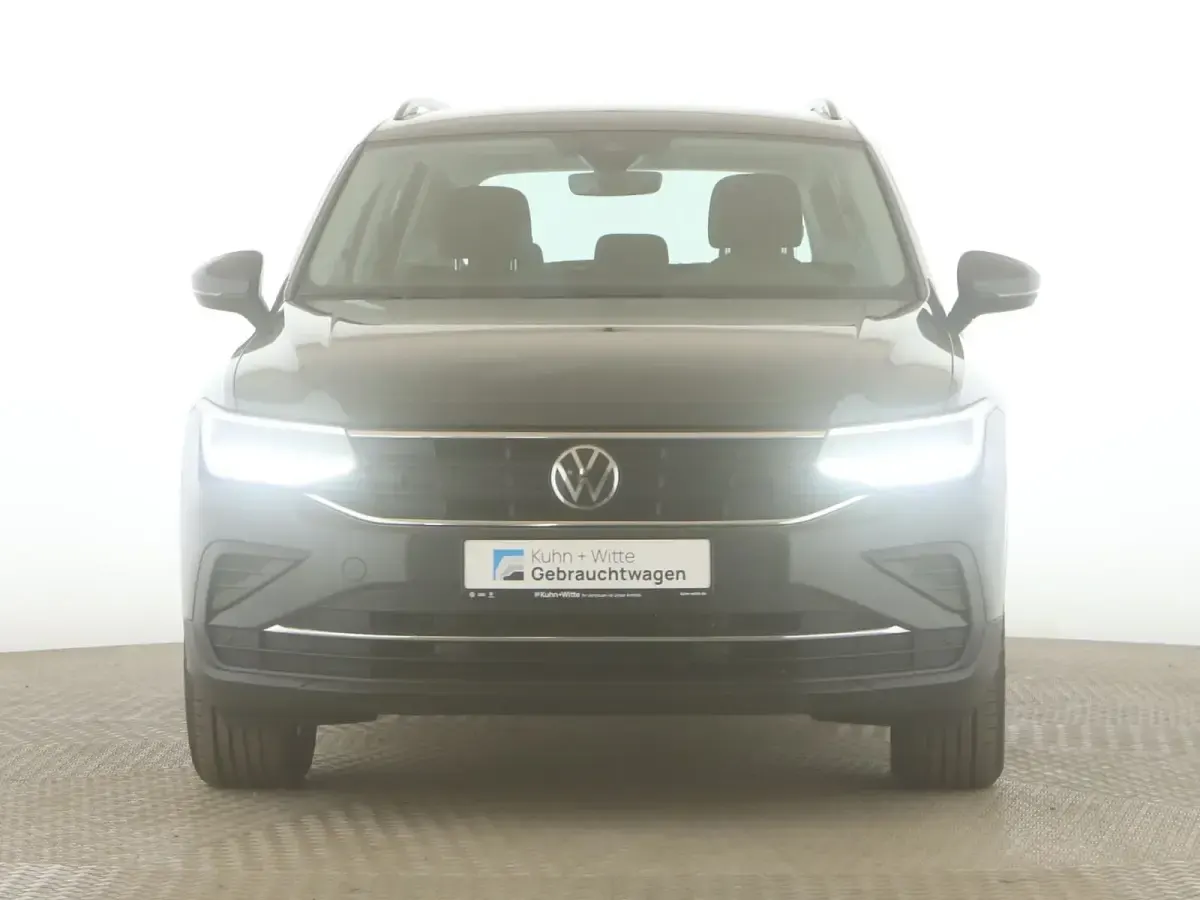 Gebraucht VW Tiguan Life 131 PS (96 kW) 2022 Uranograu SUV