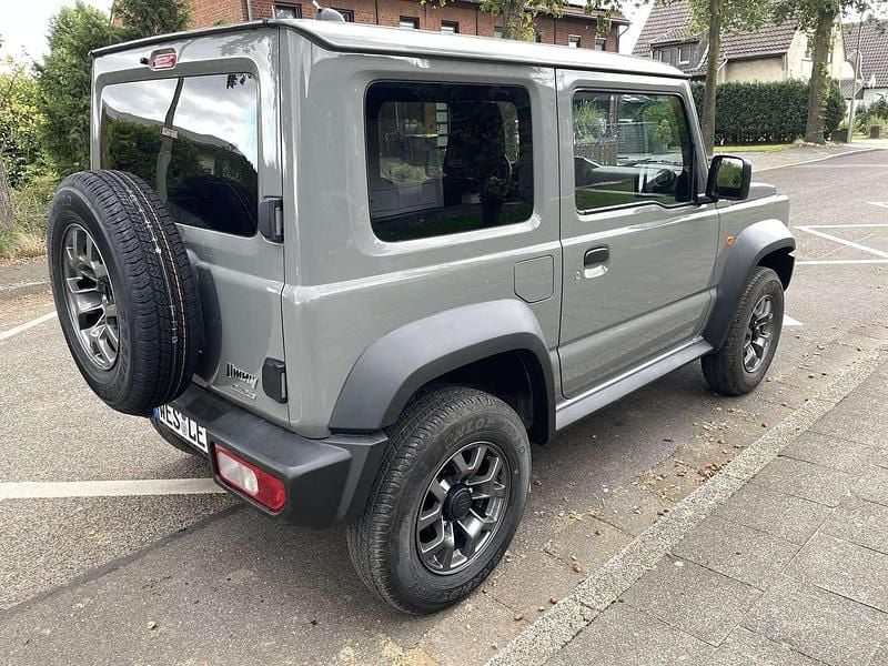 Neu Suzuki Jimny Comfort 102 PS (75 kW) 2025 Grau SUV