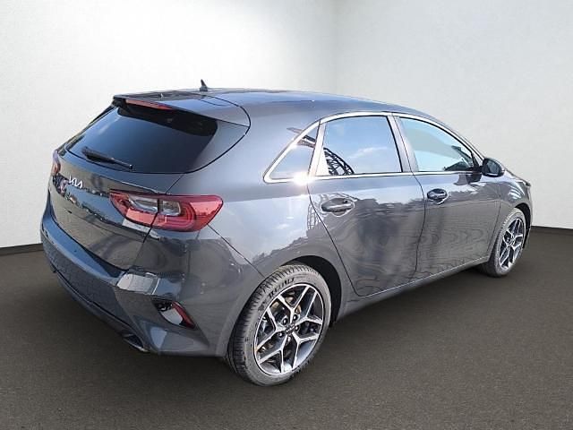 Neu Kia Ceed Style 140 PS (102 kW) 2025 Weiss Kleinwagen