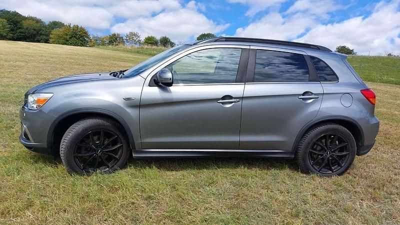 Grau Gebraucht 2018 Mitsubishi ASX Diamant Edition SUV | 13.900 € (Fairer Preis) - Bild 1/4