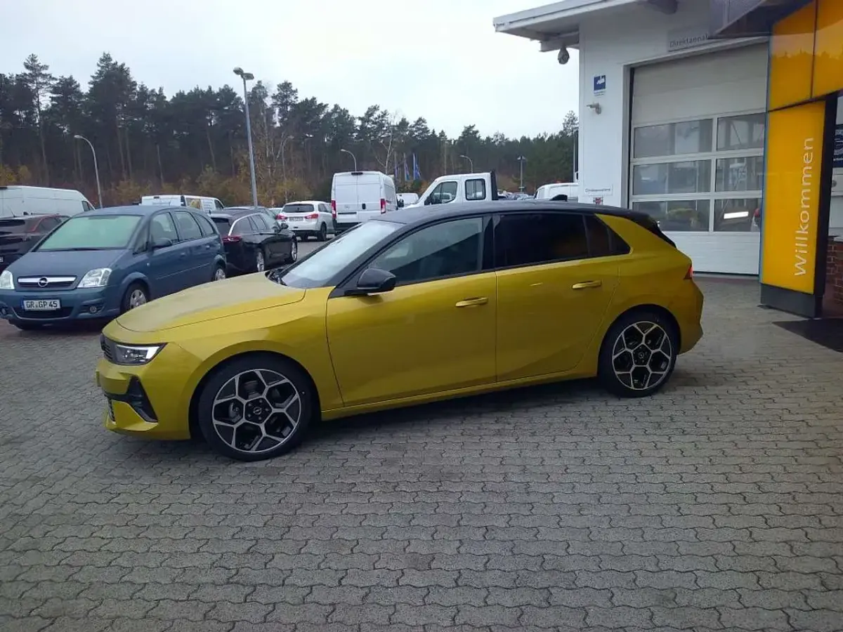 Gebraucht Opel Astra Ultimate 131 PS (96 kW) 2025 Kult gelb metallic Limousine